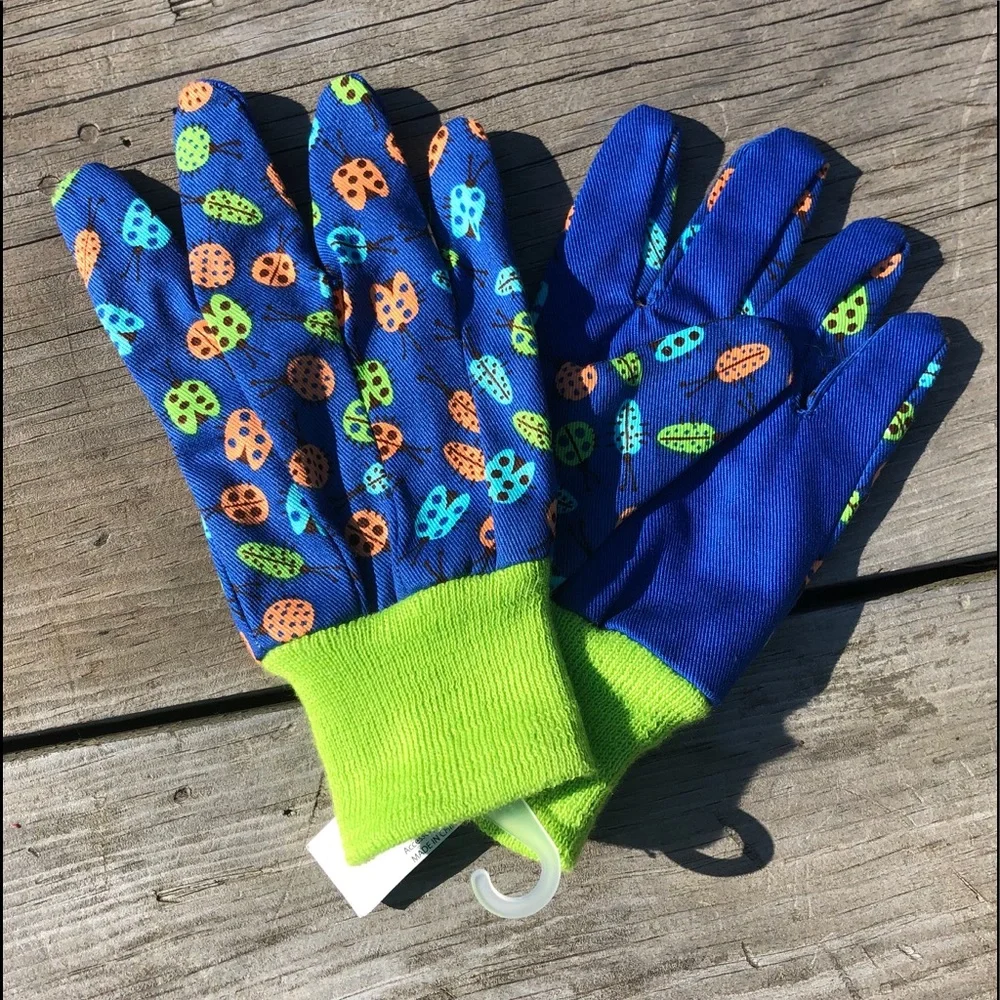 - Ladybug Print Kids Gardening Gloves! NEW!